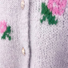 Lade das Bild in den Galerie-Viewer, CARDIGAN `Classy &amp; Flowers´, flieder
