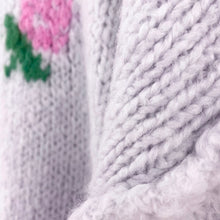 Lade das Bild in den Galerie-Viewer, CARDIGAN `Classy &amp; Flowers´, flieder
