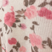 Lade das Bild in den Galerie-Viewer, PULLOVER `Roses´ (Alpaka), crème-rosa
