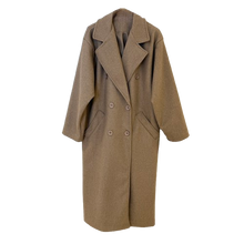 Lade das Bild in den Galerie-Viewer, MANTEL `Parisian Chic´, mousse
