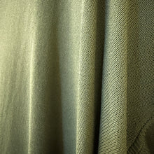 Lade das Bild in den Galerie-Viewer, TOP `Sweet Basic´ (Feinstrick/Volants), khaki
