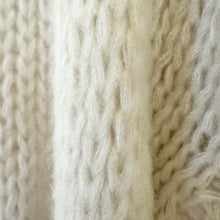 Lade das Bild in den Galerie-Viewer, PULLOVER `Perfect Cozy´ Strick, crème

