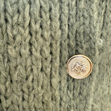 Lade das Bild in den Galerie-Viewer, CARDIGAN `Sweet Ruffles´ (Langarm), khaki
