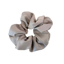 Lade das Bild in den Galerie-Viewer, SCRUNCHIE `Daily´, taupe
