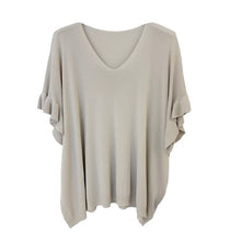 Lade das Bild in den Galerie-Viewer, TOP `Sweet Basic´ (Feinstrick/Volants), beige
