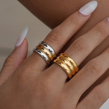 Lade das Bild in den Galerie-Viewer, RING Stripes, gold
